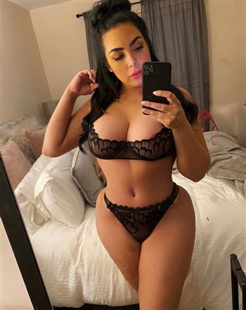 Genç kabarcıklı escort Mitzy Rus Escort