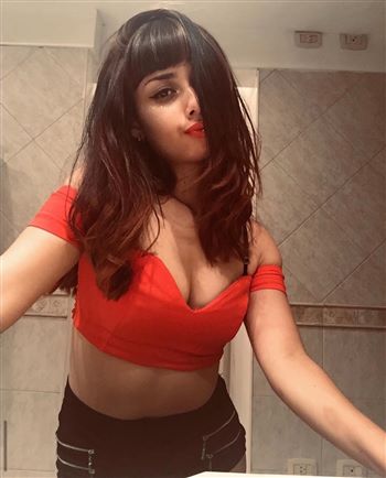 Genç busty escort Tahmineh